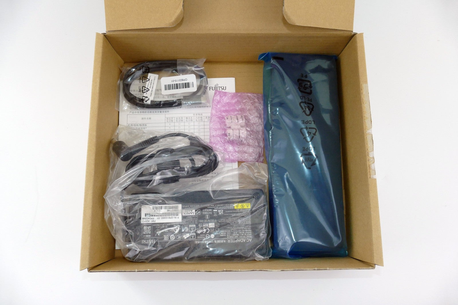 FUJITSU Thunderbolt 4 Port-Replikator FPCPR401BP für LifeBook H780 H7510 U7312..