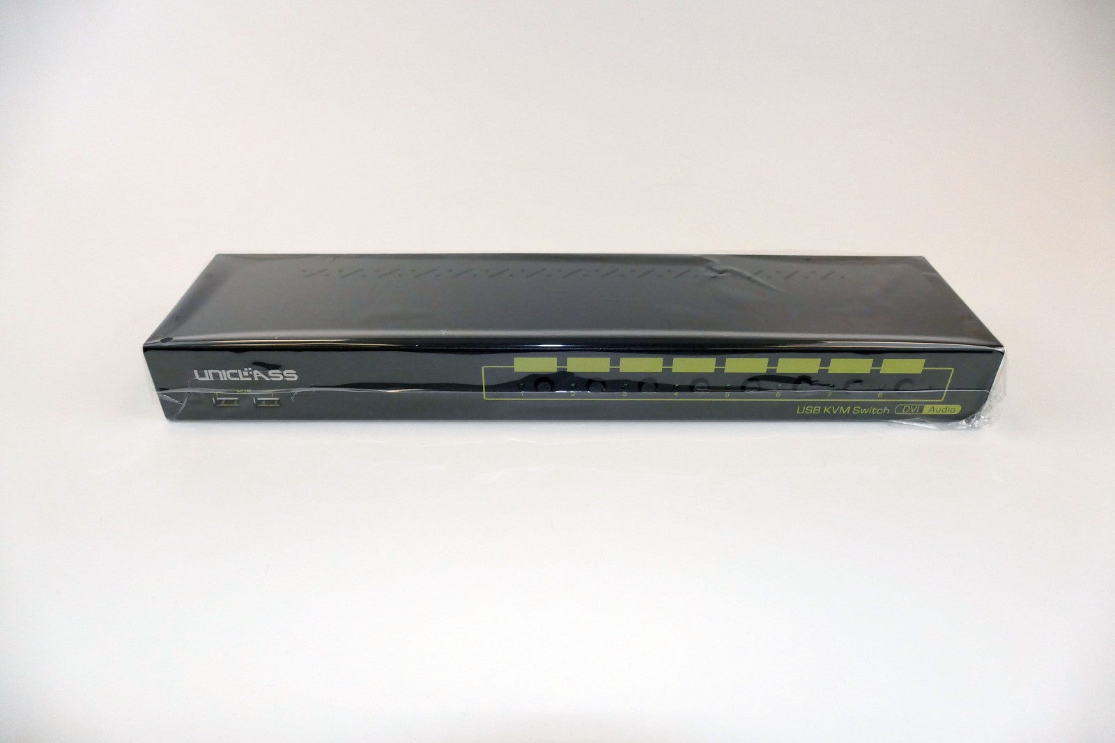 UNICLASS RD1086 8-Port DVI + USB2.0 + Audio KVM-Switch